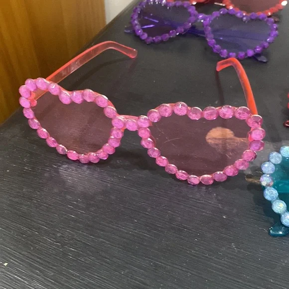 Heart shaped sunglasses - Picture 2 of 7